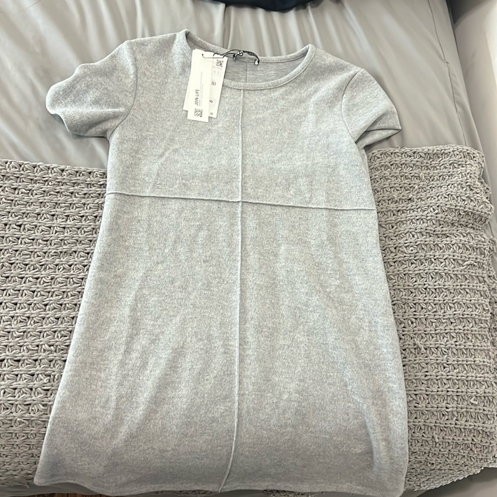Short sleeve sweater material dress
